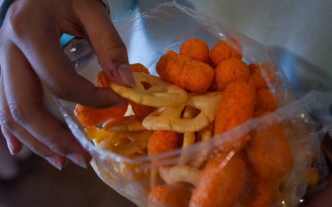 Entra en vigor la prohibición de comida chatarra en escuelas mexicanas