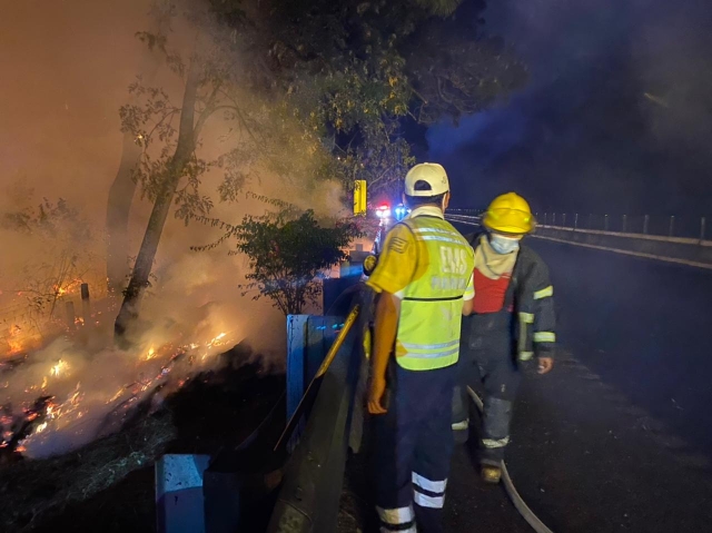 Atienden Bomberos Cuernavaca incendio de pastizal