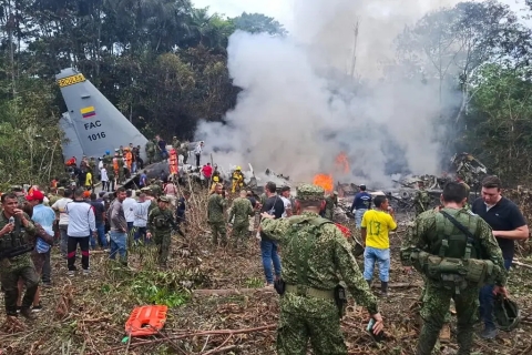 Confirman al menos ocho muertos en accidente de avi&oacute;n H&eacute;rcules en Colombia