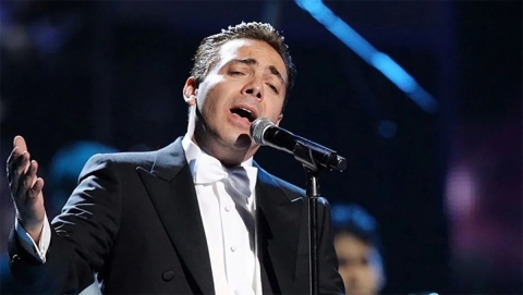 Cristian Castro regresa a la escuela para terminar la secundaria