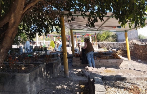 Sanean panteones de Tepalcingo para prevenir enfermedades