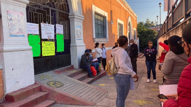 Exigen profesor para escuela primaria de Puente de Ixtla