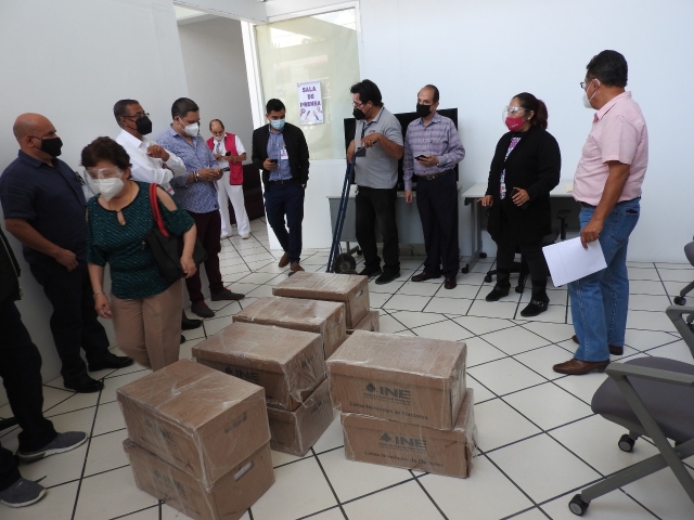 Recibe INE Morelos cuadernillos con lista nominal de electores para la consulta popular