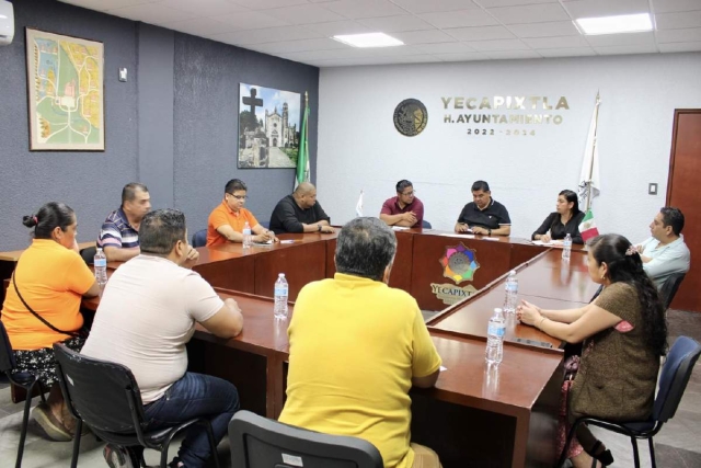 Aspectos de la reunión entre autoridades y locatarios del mercado.