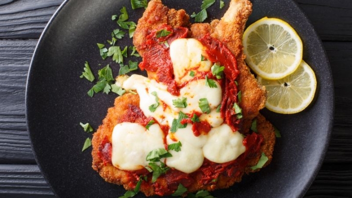 Si eres fan de la milanesa napolitana, aquí te damos una receta para prepararla