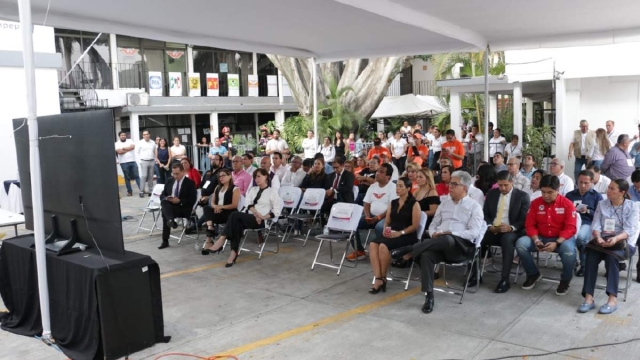 Líderes partidistas siguieron la transmisión del debate en la sede del Impepac.  