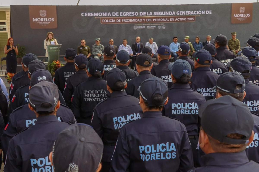 El edil de Cuernavaca participó en la ceremonia de graduación de nuevos policías, encabezada por la gobernadora Margarita González Saravia.  