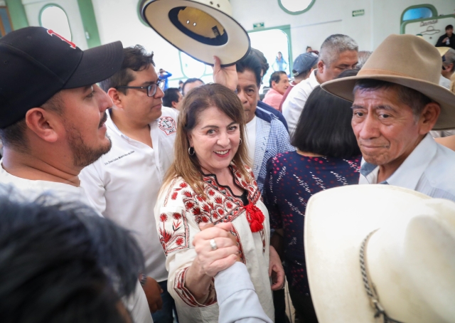 Dialoga Margarita González Saravia con productores de alimentos