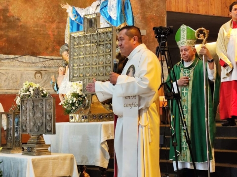 Ramón Castro Castro, obispo de Cuernavaca, destacó la estancia de las reliquias en Morelos durante la misa dominical del mediodía en la catedral capitalina.  