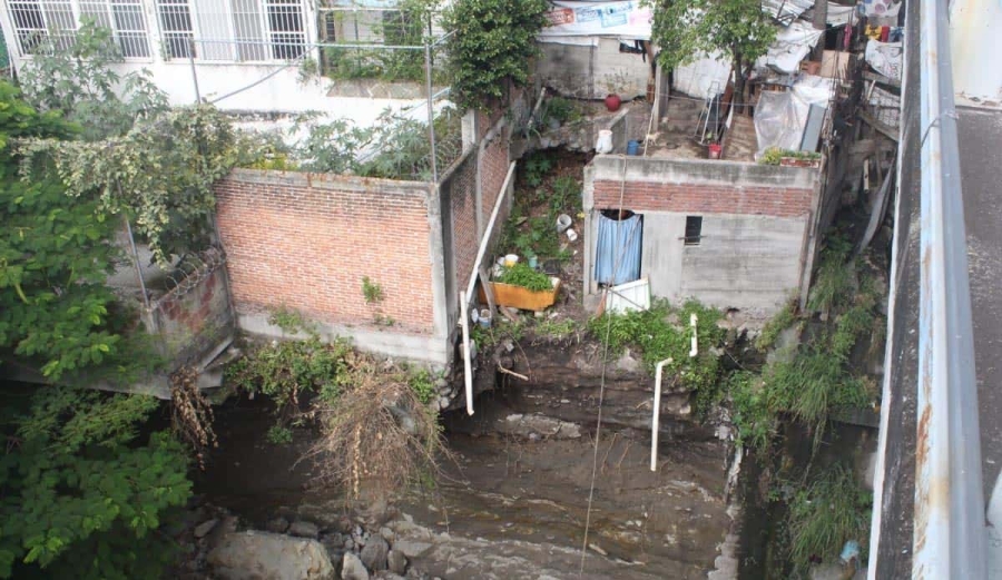 Vecinos de inmediaciones de puente 2000 se niegan a desalojar