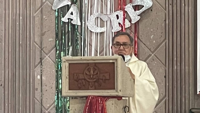 Sacerdote sugiere matar a mujeres que abortan.