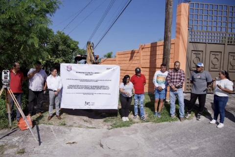 La pavimentación servirá para todas las personas que transitan por el lugar con mayor seguridad.