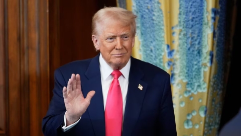 Trump solicita a Corte Suprema reanudar deportaciones de migrantes venezolanos