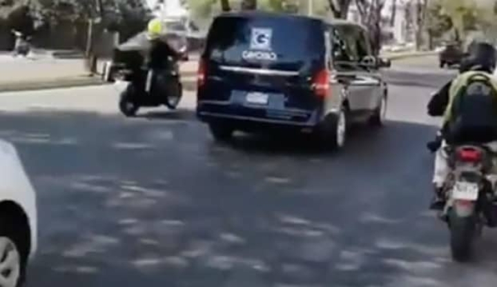 Confunden carroza fúnebre de Vicente Fernández.