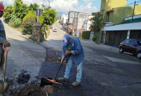 Atiende personal de SAPAC aver&iacute;a de tuber&iacute;a en colonia Lomas de Tzompantle