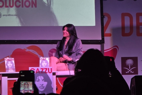 Cazzu presenta su libro en Buenos Aires y reflexiona sobre la maternidad y las redes sociales