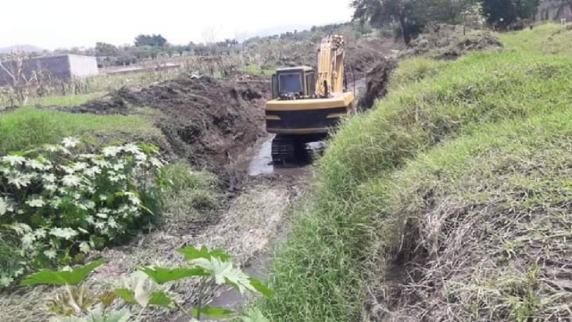 Continúan los trabajos de desazolve y limpieza para evitar inundaciones.