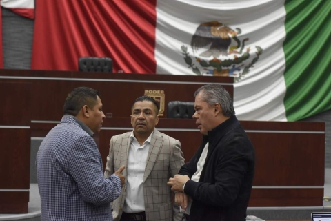 En la sesi&oacute;n de este mi&eacute;rcoles, los legisladores tambi&eacute;n dieron la primera lectura de las leyes de ingresos de los 36 municipios para el 2026.