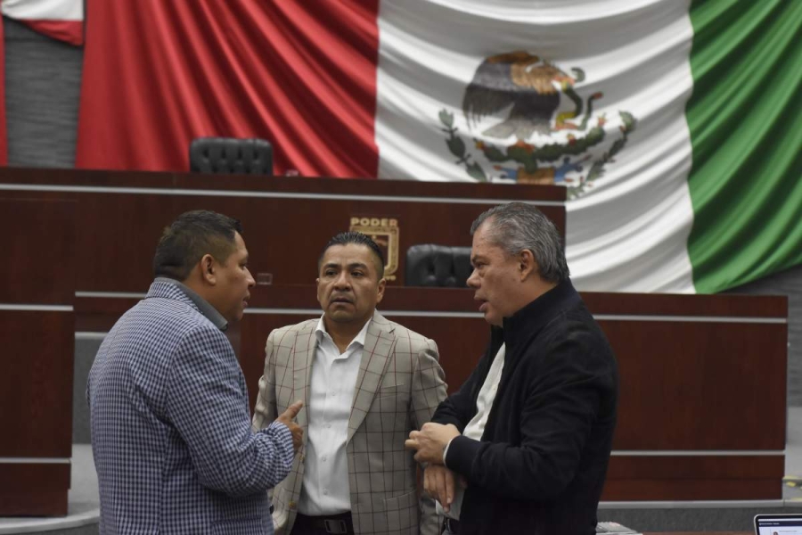 En la sesión de este miércoles, los legisladores también dieron la primera lectura de las leyes de ingresos de los 36 municipios para el 2026.