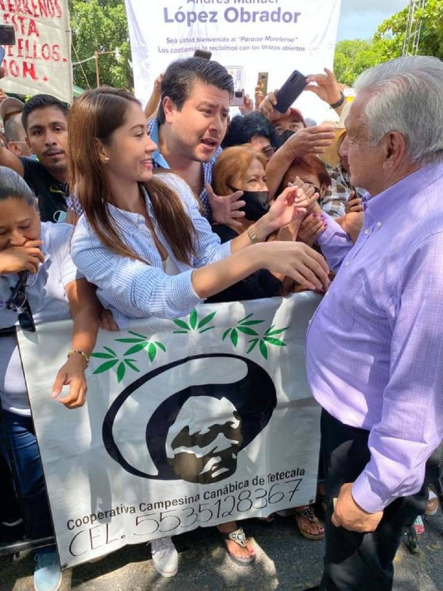 La carta fue entregada a AMLO durante la visita que realizó al municipio de Coatlán del Río.