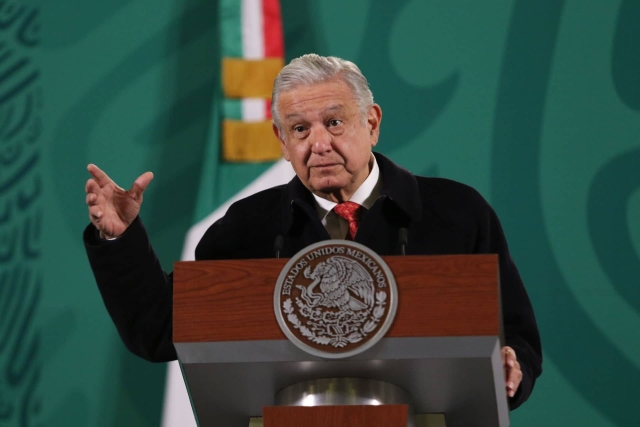 AMLO felicita a &quot;Canelo&quot; Álvarez y a &quot;Checo&quot; Pérez.