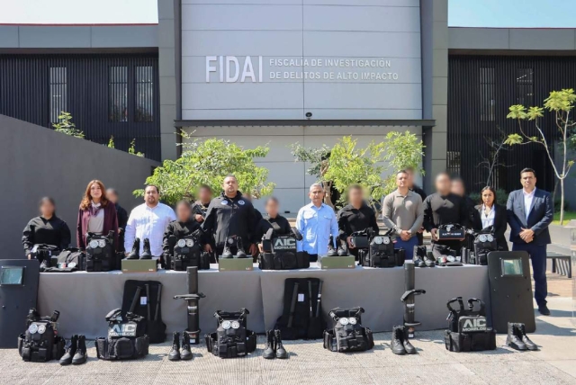El prop&oacute;sito del equipamiento es fortalecer las capacidades operativas de la AIC, manifest&oacute; el titular de la FGE durante el evento, en la sede de la FIDAI.    