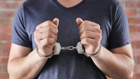 Condenan a elemento de la AIC por violación