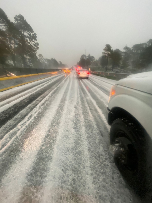 Alertan a automovilistas por lluvia y granizo en autopista México-Cuernavaca