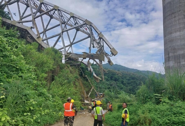 Colapso de puente ferroviario deja al menos 17 muertos en la India