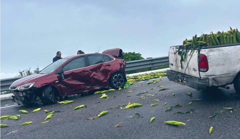 Chocan dos vehículos en la México-Acapulco