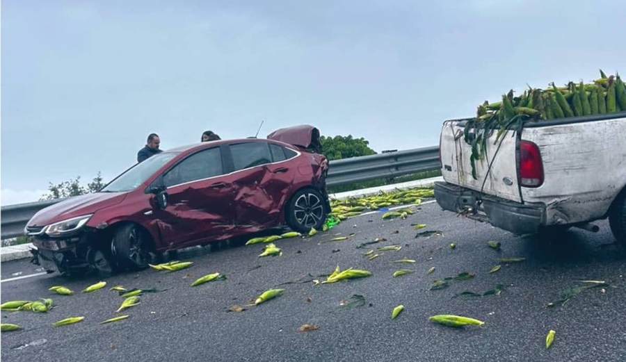 Chocan dos vehículos en la México-Acapulco