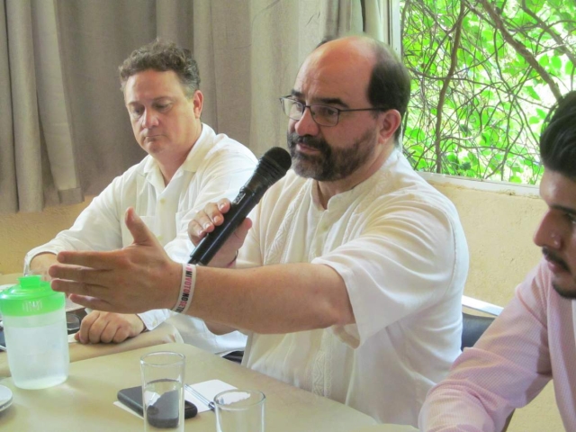 El senador se reunió con la AGES, con el que dialogó acerca de los gobiernos de coalición y las expectativas para las elecciones del próximo año.