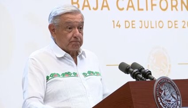 AMLO acusa empresas de Xóchitl Gálvez por recibir contratos millonarios