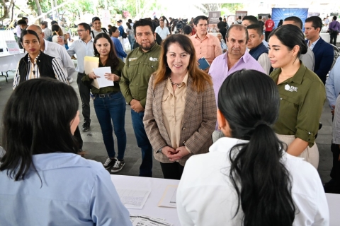 Encuentran juventudes morelenses oportunidades laborales en Feria de Empleo