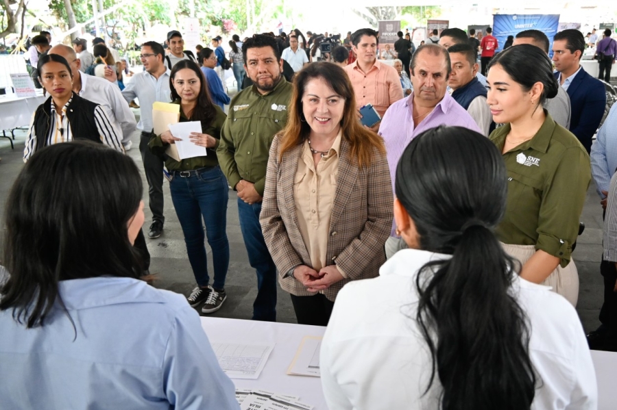 Encuentran juventudes morelenses oportunidades laborales en Feria de Empleo