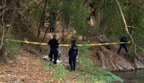Hallan un cadáver en el río Amacuzac