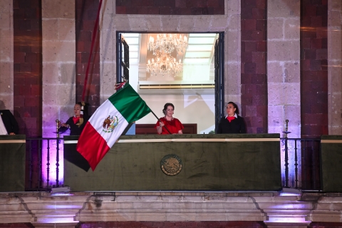 Honra Margarita González Saravia a las heroínas y héroes que dieron patria y libertad a México