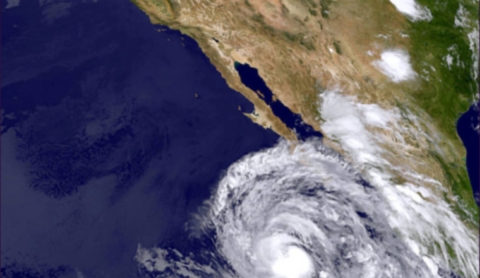 Aumenta a 50% el potencial ciclónico del huracán Dalila; alertan a tres estados del sur del país