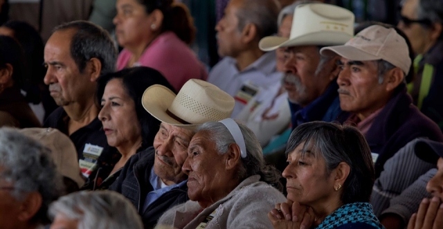 Pensión para adultos mayores aumentará 25% en enero de 2023, anuncia AMLO