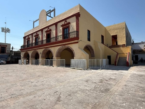 La presidencia municipal, edificio emblemático del siglo XVIII, todavía no está en condiciones de ser funcional.