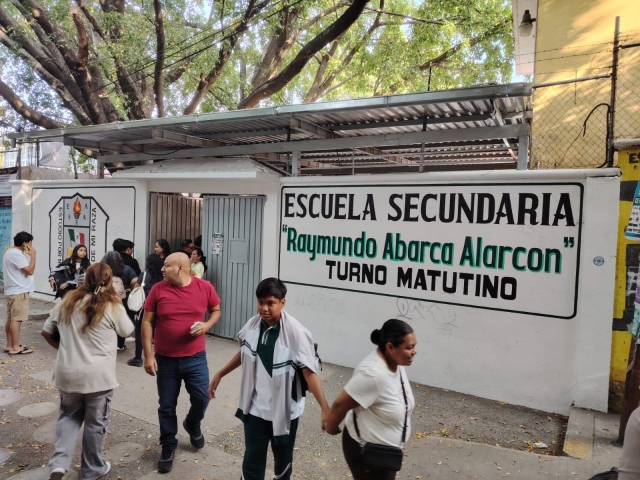 Evac&uacute;an secundaria en Chilpancingo tras amenaza de posible ataque armado