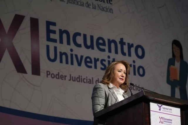 Yasmín Esquivel: Comunidad universitaria pide a UNAM que le retire el título por plagio