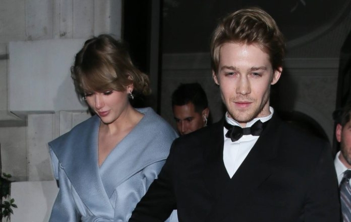 Publicista niega que Taylor Swift se casó en secreto con su ex Joe Alwyn