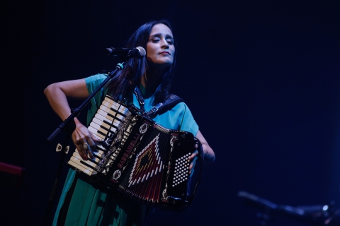 Julieta Venegas recibirá importante reconocimiento en España por su activismo social y cultural