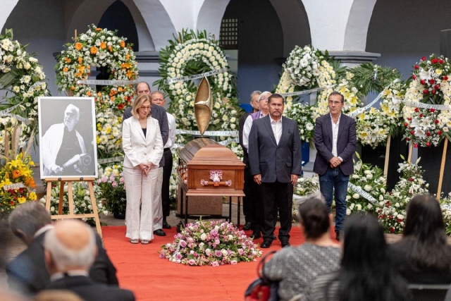Asiste Ejecutivo estatal a homenaje del escultor y pintor Víctor Manuel Contreras