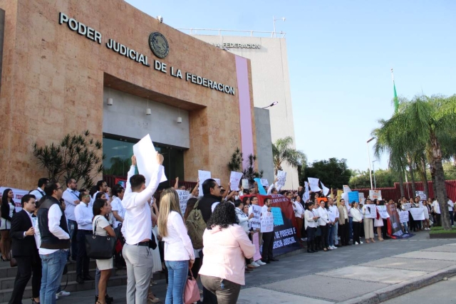 Trabajadores del Poder Judicial de la Federación se manifestaron por segundo día en la Ciudad Judicial de Cuernavaca. 