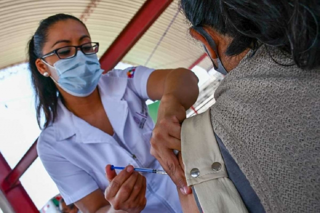 La primera dosis al sector fue aplicada en mayo.