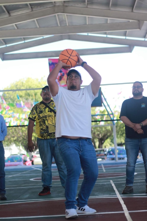 Los juegos deportivos internos de los obreros del IEZ comenzaron el viernes y se extenderán por un mes.