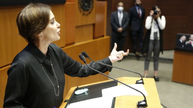 Lilly Téllez arremete contra AMLO por rechazar que Tesla llegue a Nuevo León