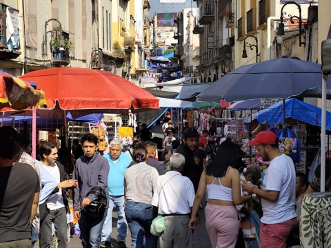 Se pide a los vendedores dejar limpias las calles despu&eacute;s de su actividad comercial.  
